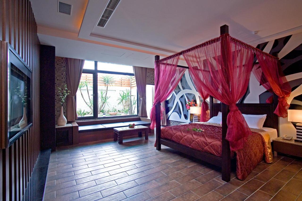 Chateau Motel & Spa Kaohsiung Bagian luar foto