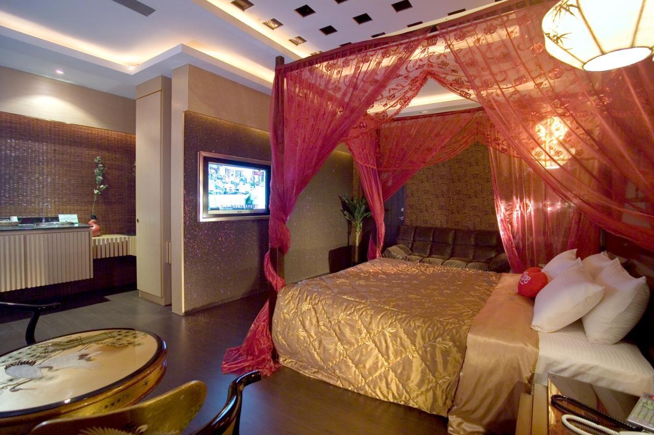 Chateau Motel & Spa Kaohsiung Bagian luar foto