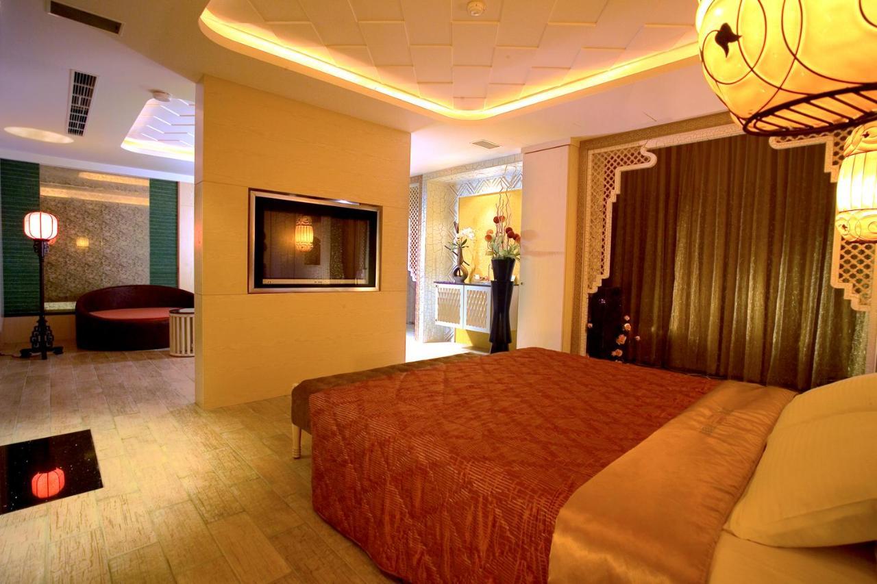 Chateau Motel & Spa Kaohsiung Bagian luar foto