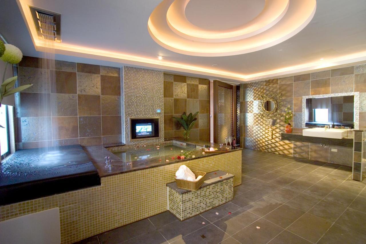 Chateau Motel & Spa Kaohsiung Bagian luar foto